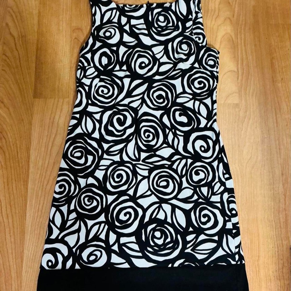 Black and white floral print dress with a cinched waist #y2k